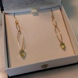 Gold thread earrings with gemstone drop